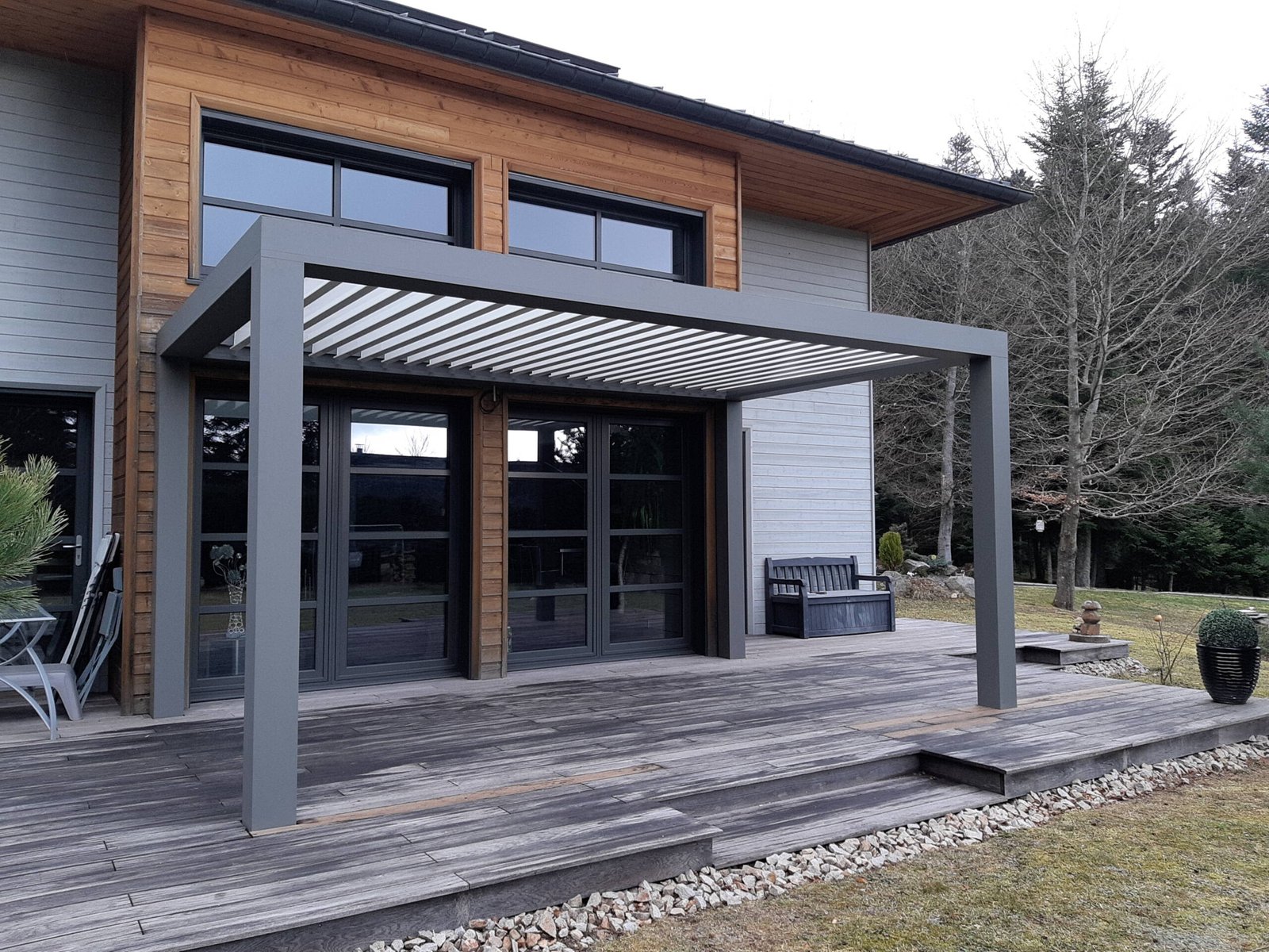 Ajout d’une pergola sur une terrasse : un nouvel espace de vie extérieur